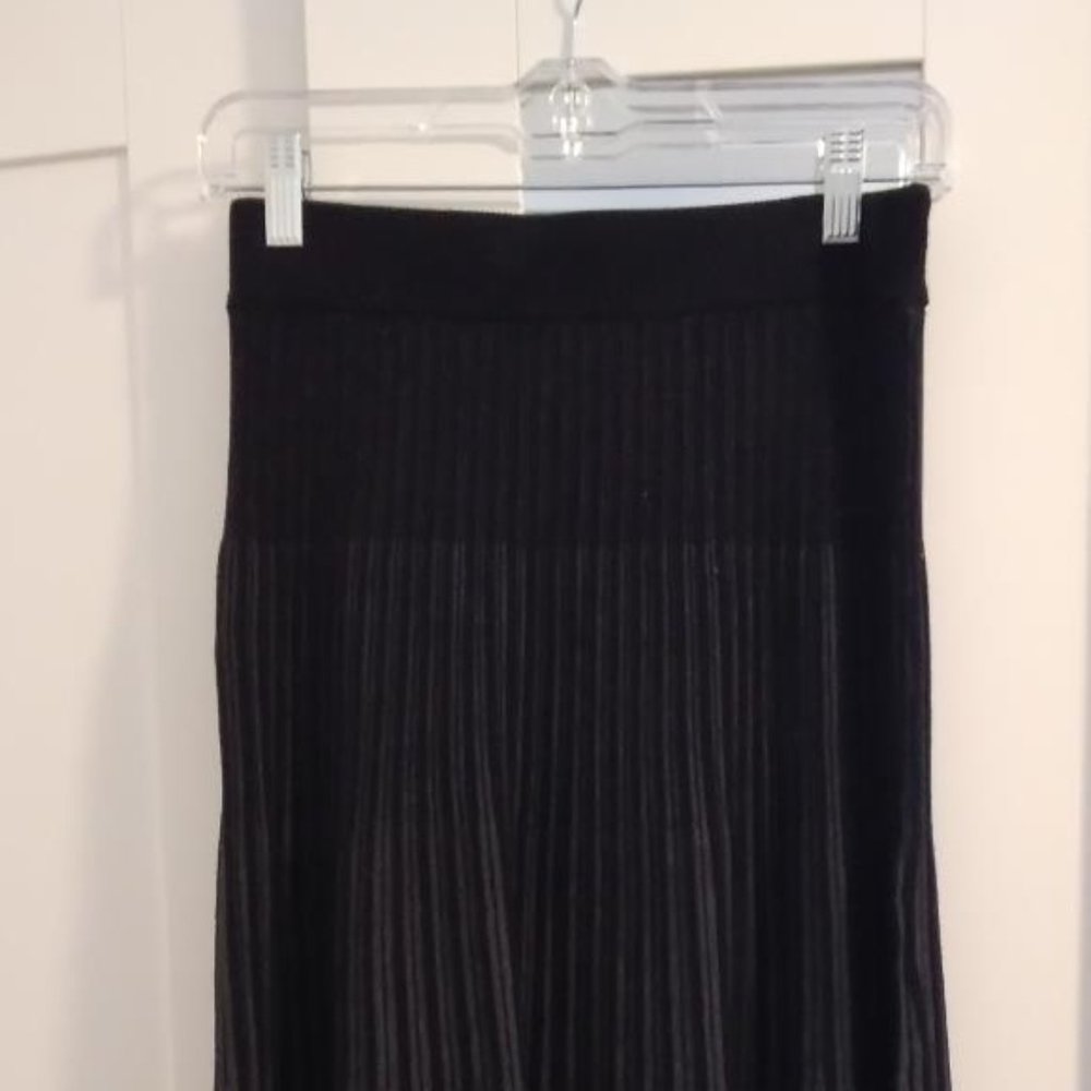 MAX STUDIO Pleated Midi Sweater Knit Skirt